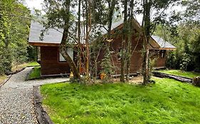Cabaña del bosque con estero